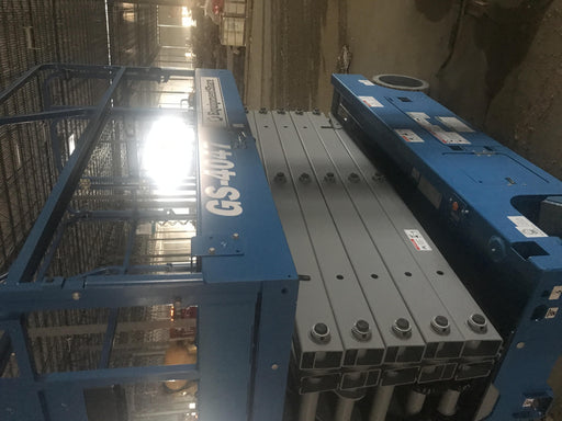 2019 Genie GS-4047 Folding rails with half height swing gate