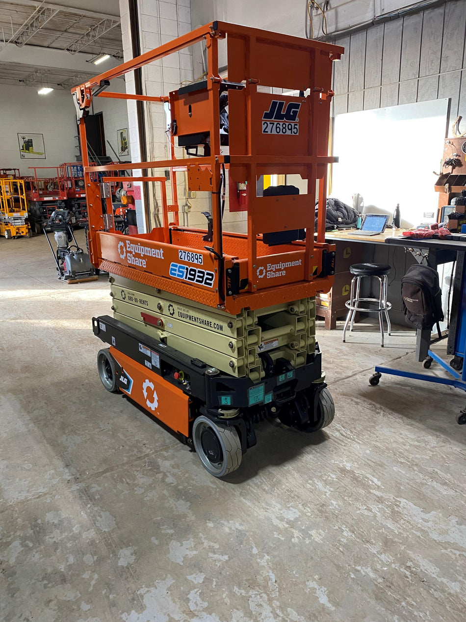 2022 JLG ES1932