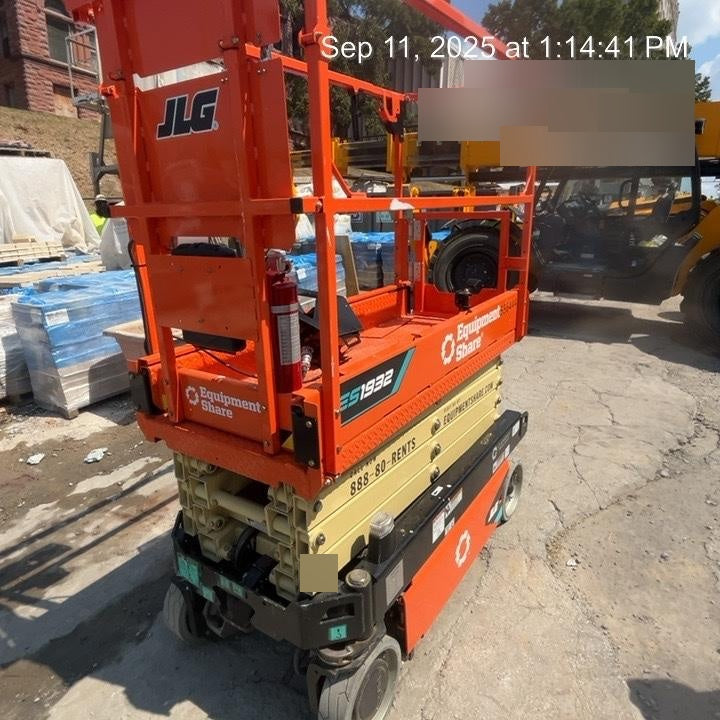 2025 JLG ES1932