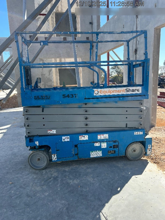 2017 Genie GS-3232 Genie GS3232 Narrow 32' Scissor Lift