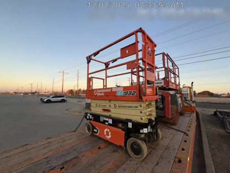2022 JLG ES1932