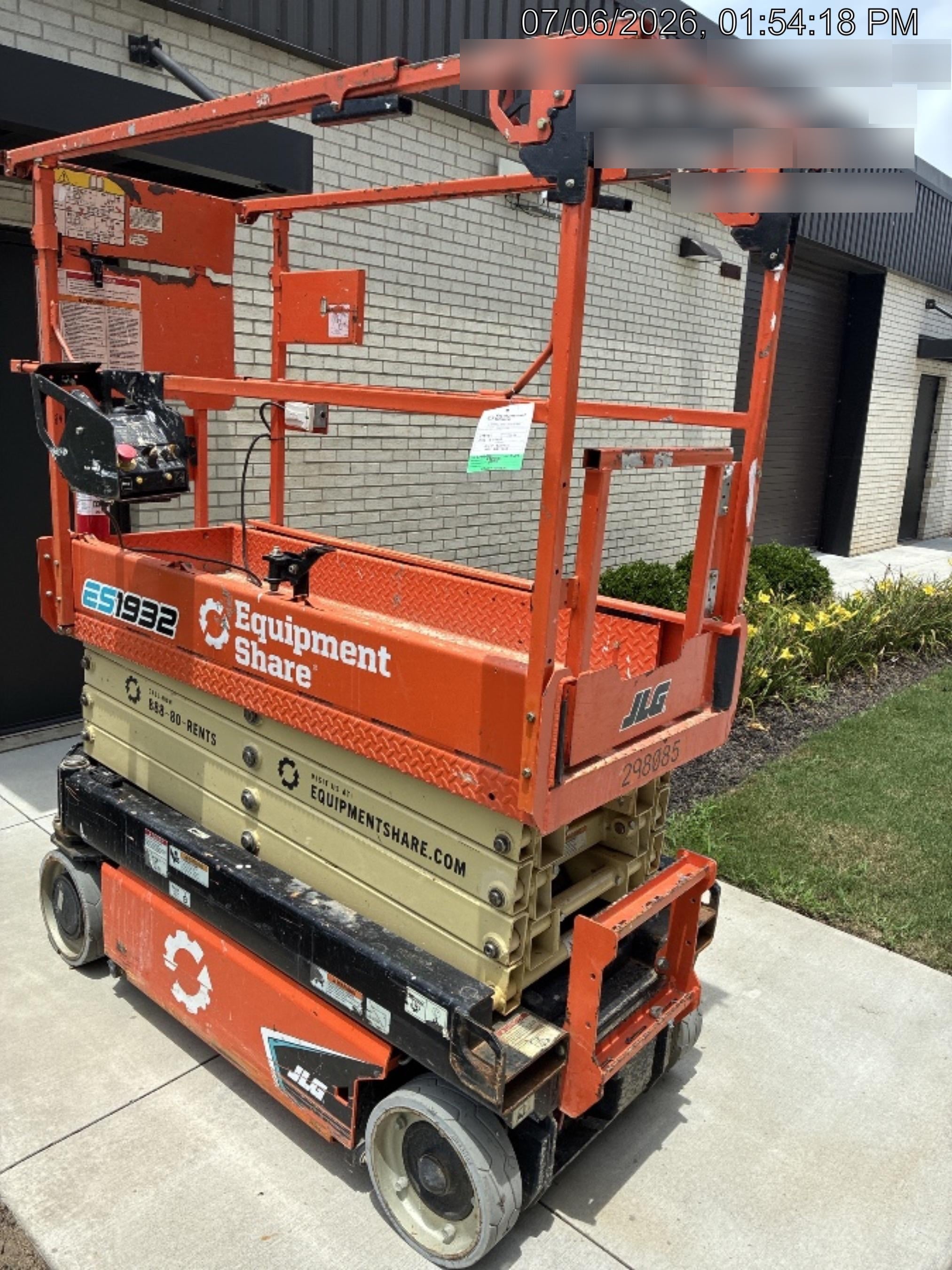 2023 JLG ES1932