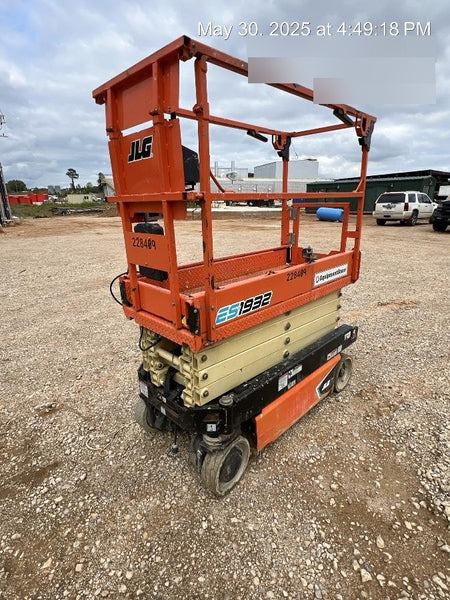 2022 JLG ES1932