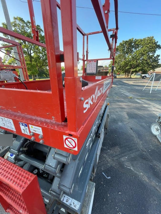 2018 Skyjack SJIII-3219 Skyjack SJIII3219 Scissor Lift w/Trojan Batteries