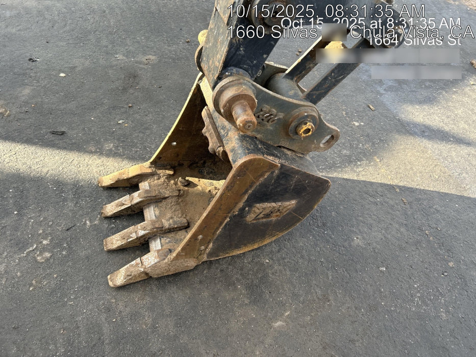 2025 TAKEUCHI 18" HD Bucket - Takeuchi