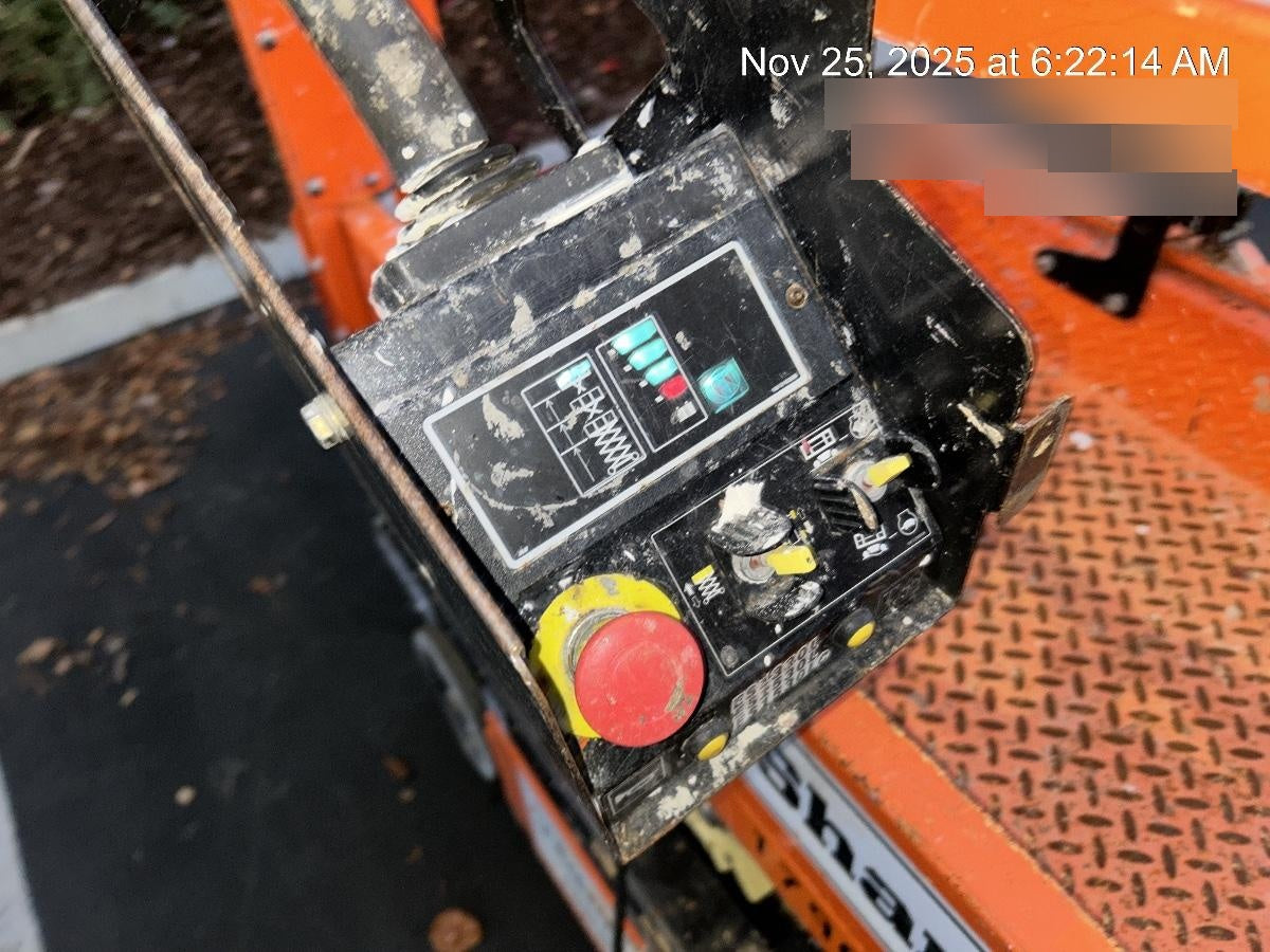 2021 JLG ES1330L