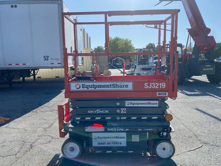 2020 Skyjack SJIII-3219 Solid NM Tires, Half height spring hinged entry gate, Dual Beacons, 800W Inverter