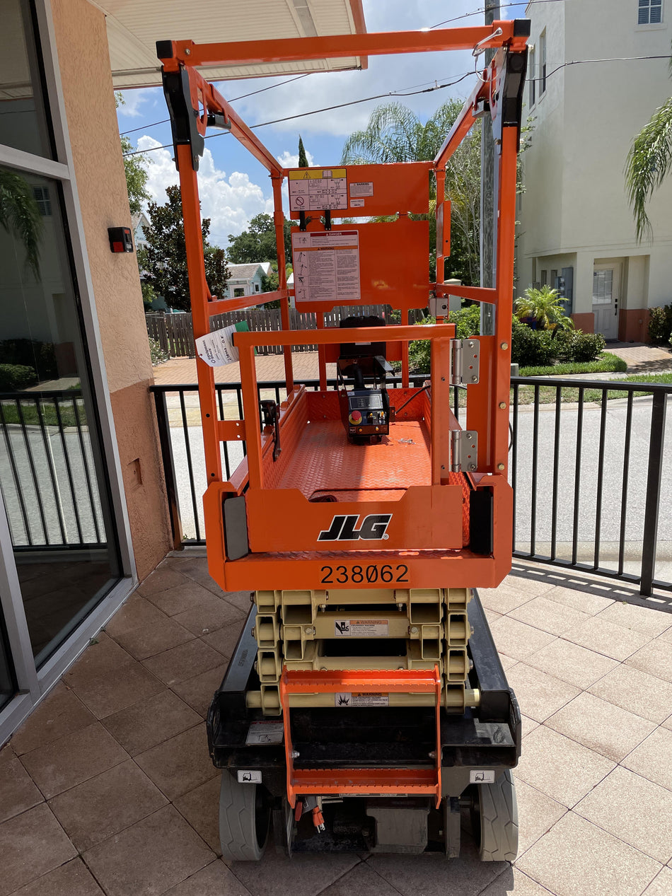 2022 JLG ES1932