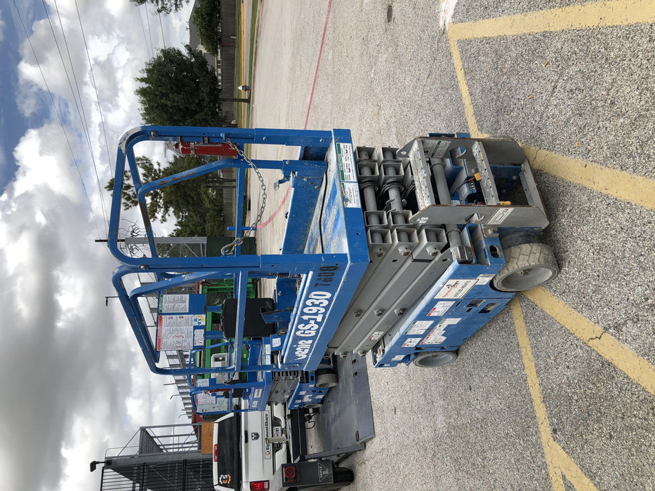 2018 Genie GS-1930 Genie GS-1930 Lift w/Fixed Rail and Chain Entry
