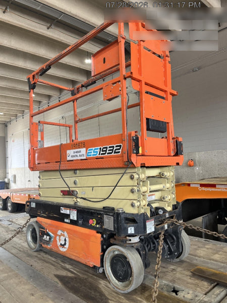 2021 JLG ES1932