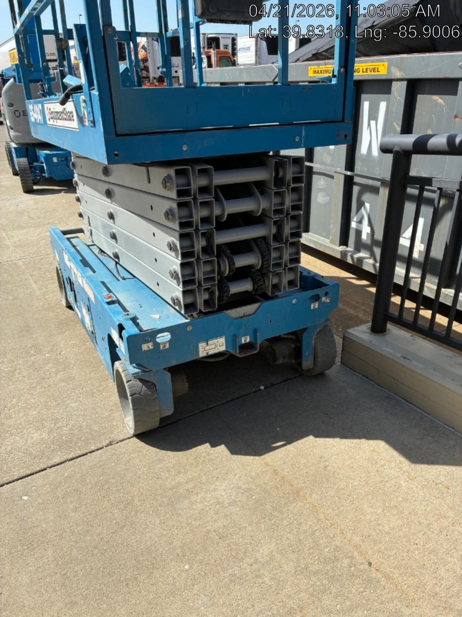 2019 Genie GS-4047 Folding rails with half height swing gate