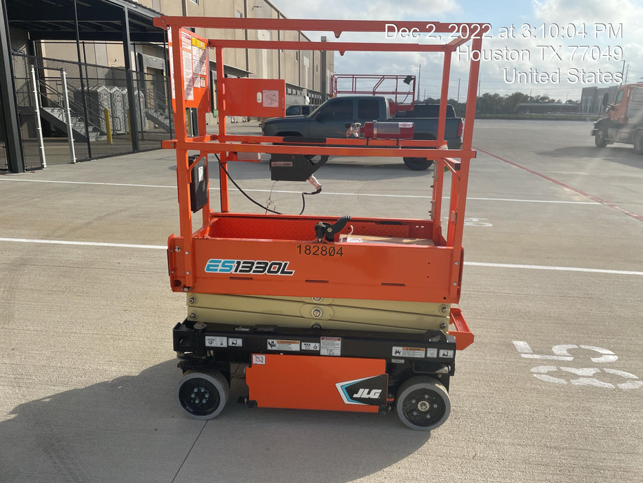 2021 JLG ES1330L