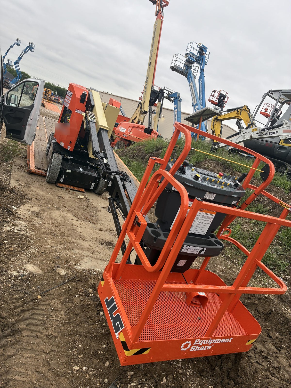 2026 JLG E300AJP