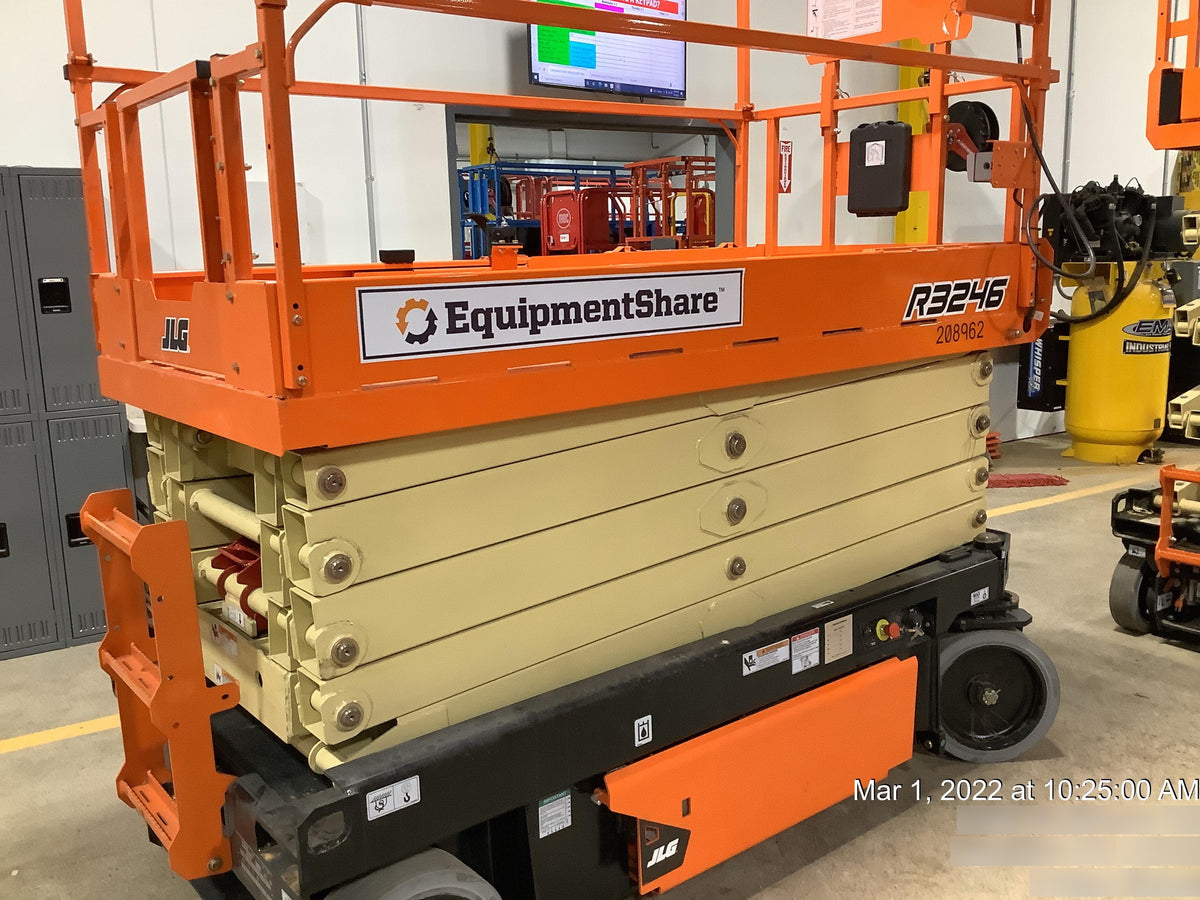 2022 JLG R3246