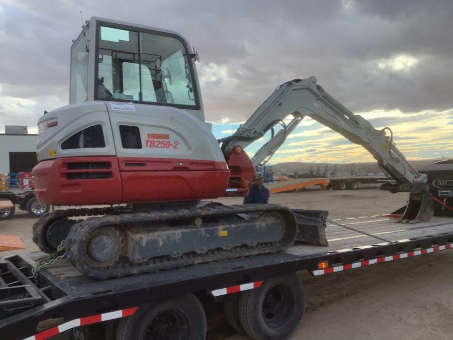 2021 TAKEUCHI TB250-2C