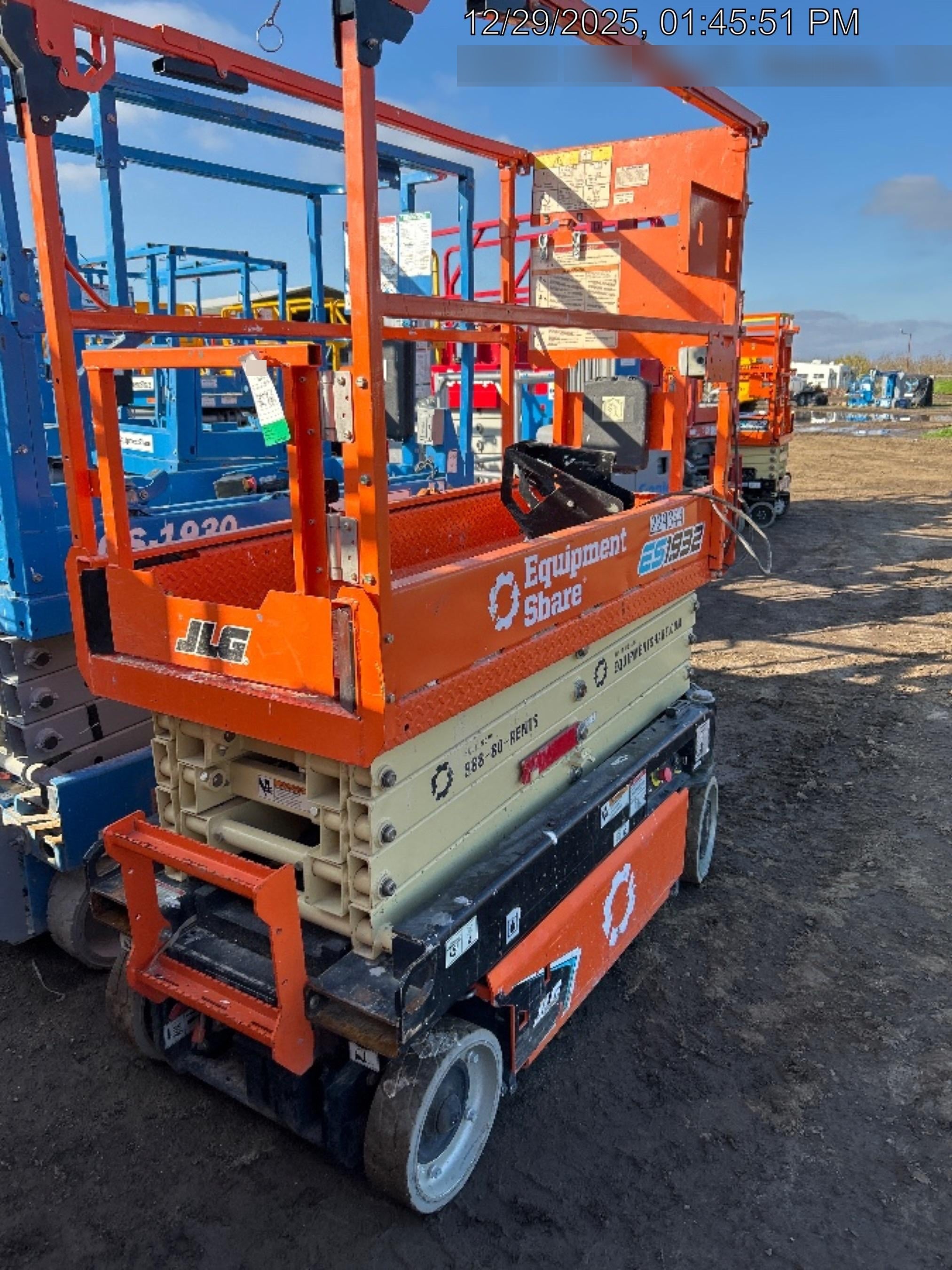 2022 JLG ES1932