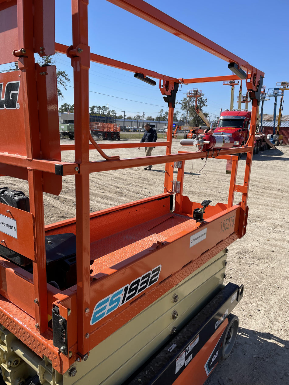 2021 JLG ES1932
