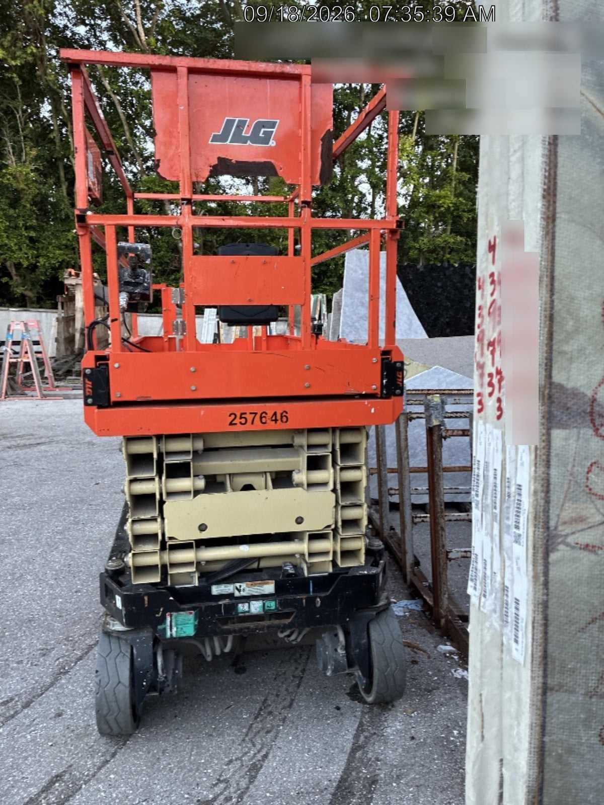 2022 JLG ES3246