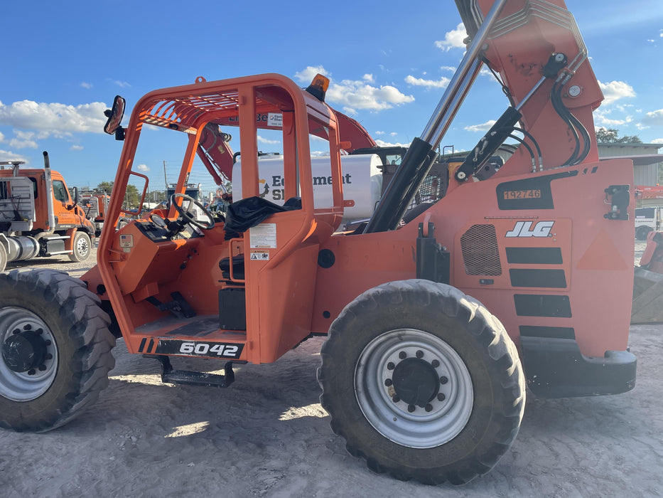 2017 Skytrak 6042 42' REACH, PALLET FORKS, 6k, FOAM FILLED TIRES