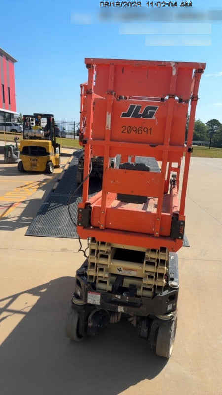 2022 JLG ES1932
