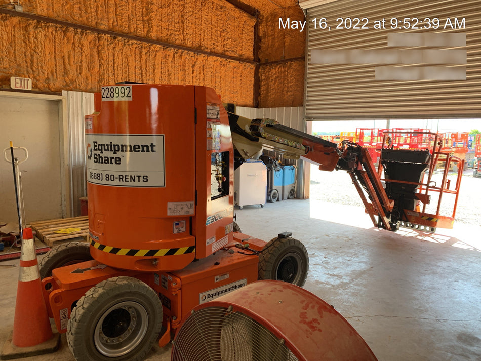 2022 JLG E300AJP