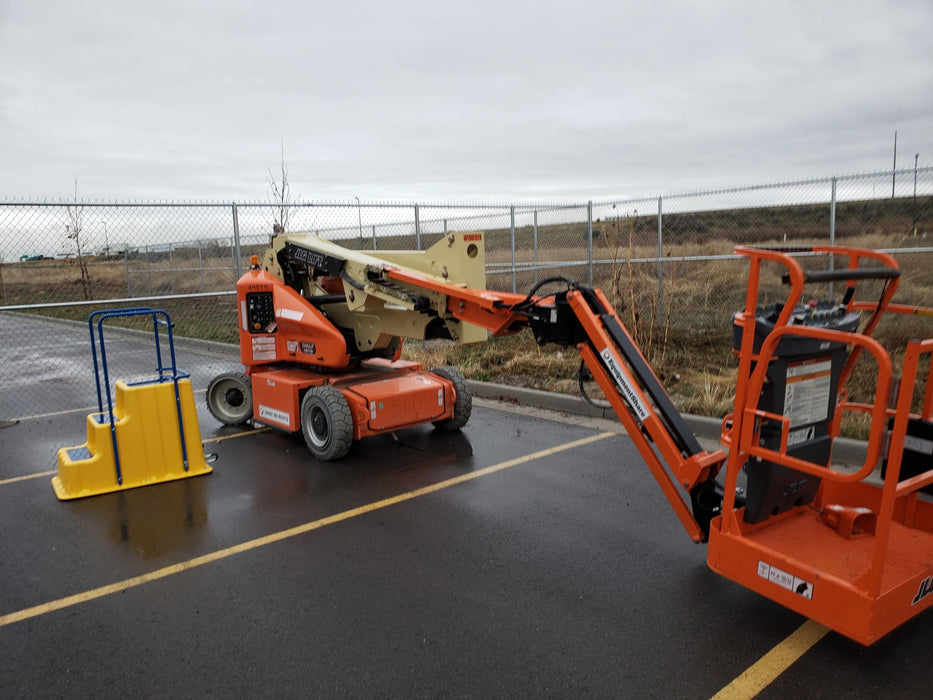 2019 JLG E400AJPN