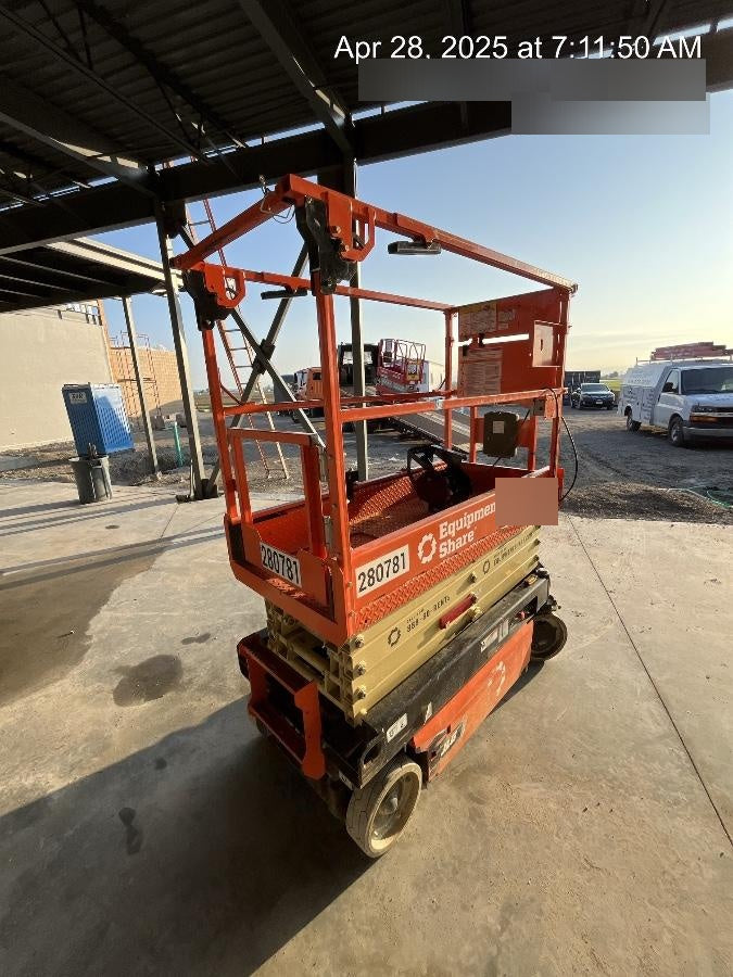 2022 JLG ES1932