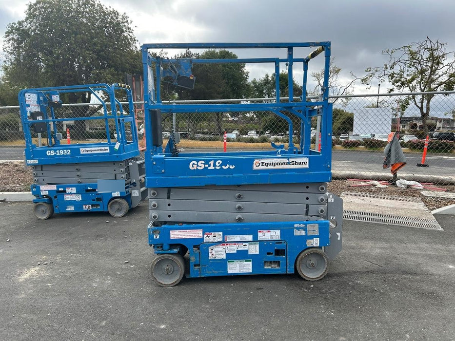 2020 Genie GS-1930 Solid Non Marking Tires, Beacon, Folding rails with half height swing gate, 800W Inverter