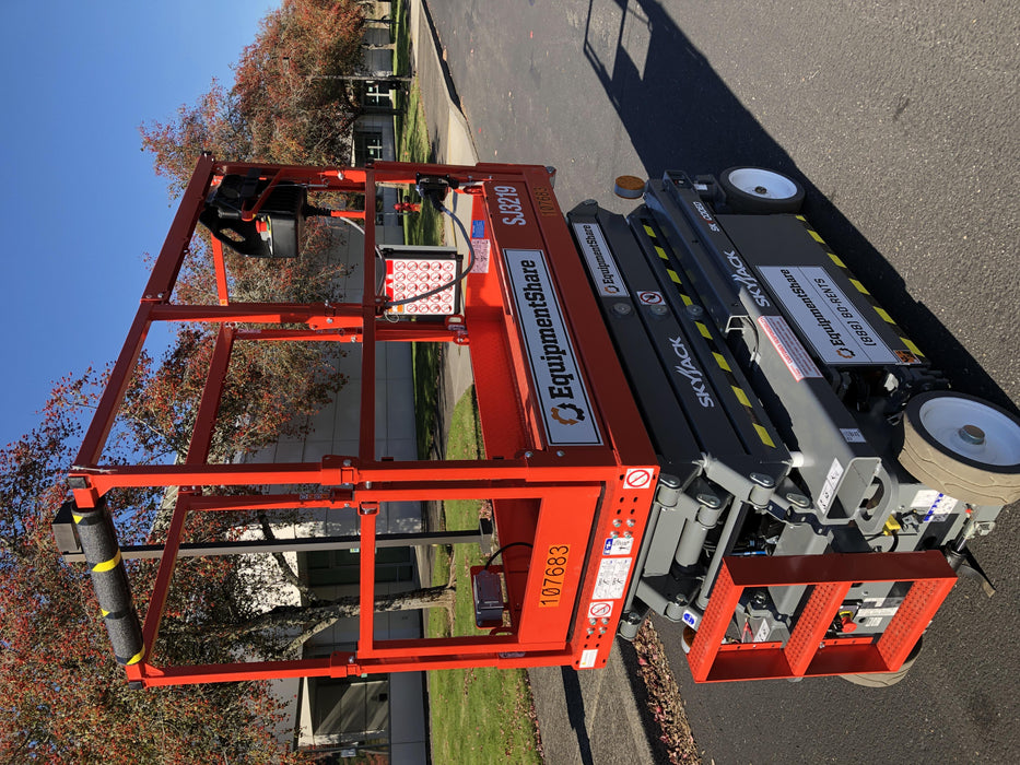 2020 Skyjack SJIII-3219 Solid NM Tires, Half height spring hinged entry gate, Dual Beacons, 800W Inverter