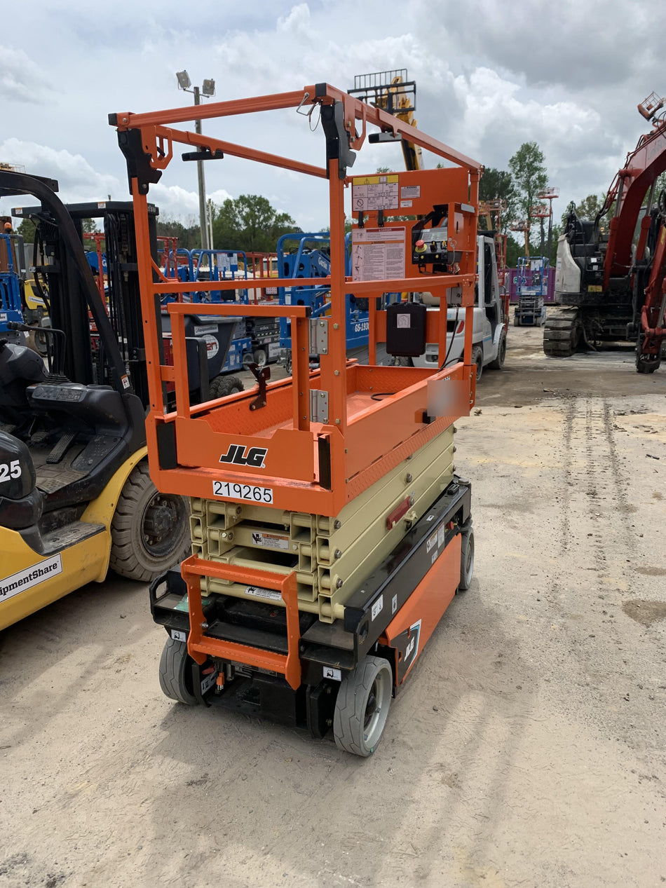 2022 JLG ES1932