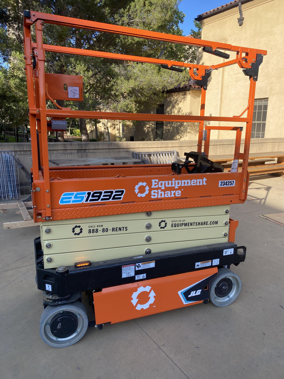 2022 JLG ES1932