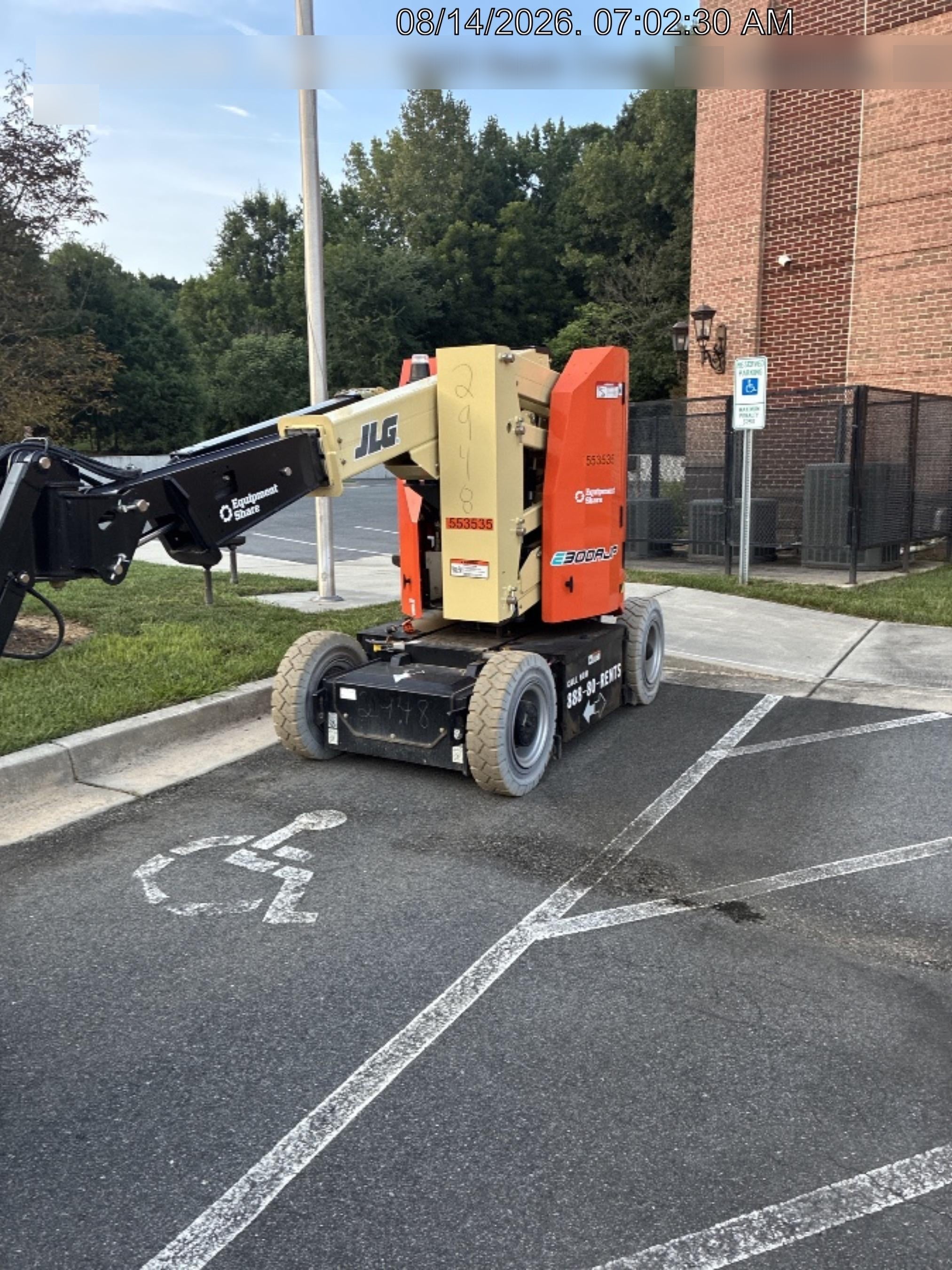 2025 JLG E300AJP