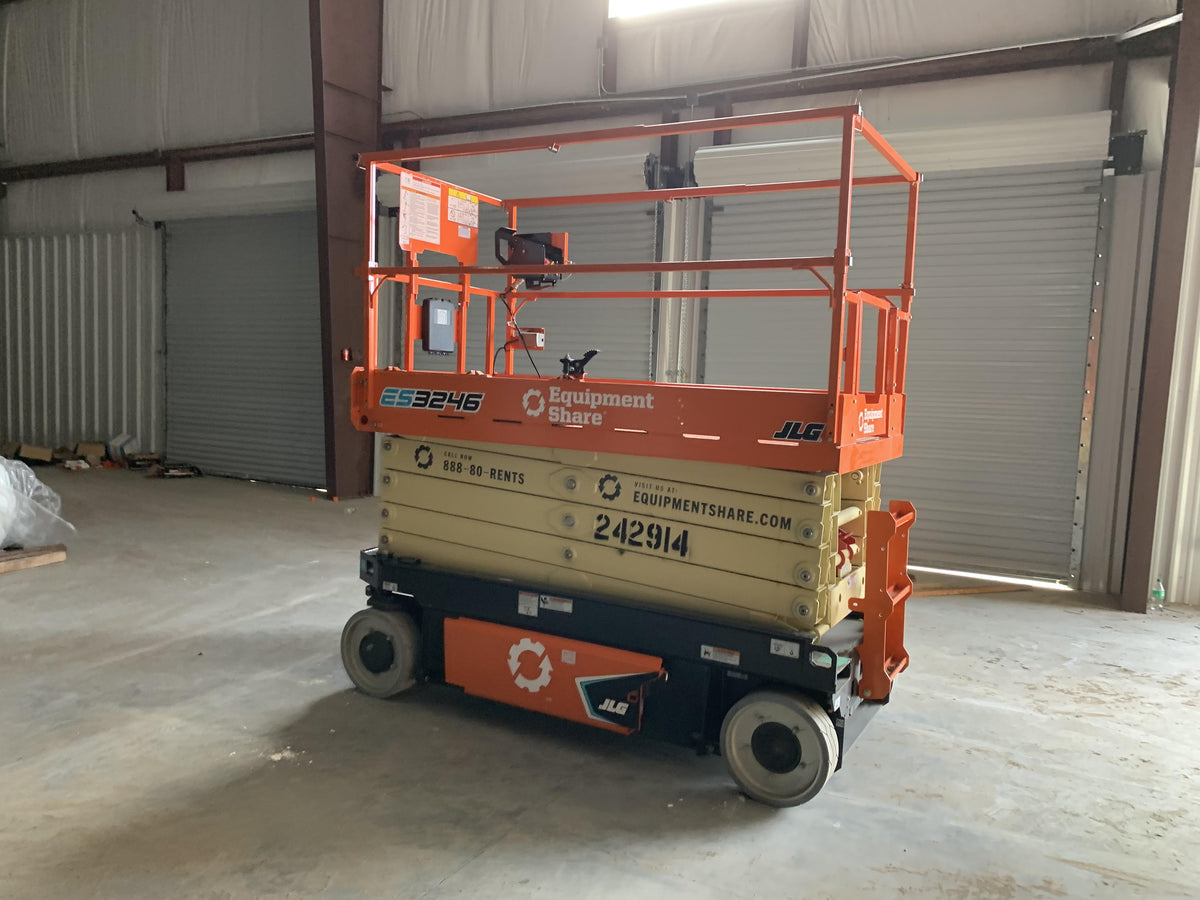 2022 JLG ES3246