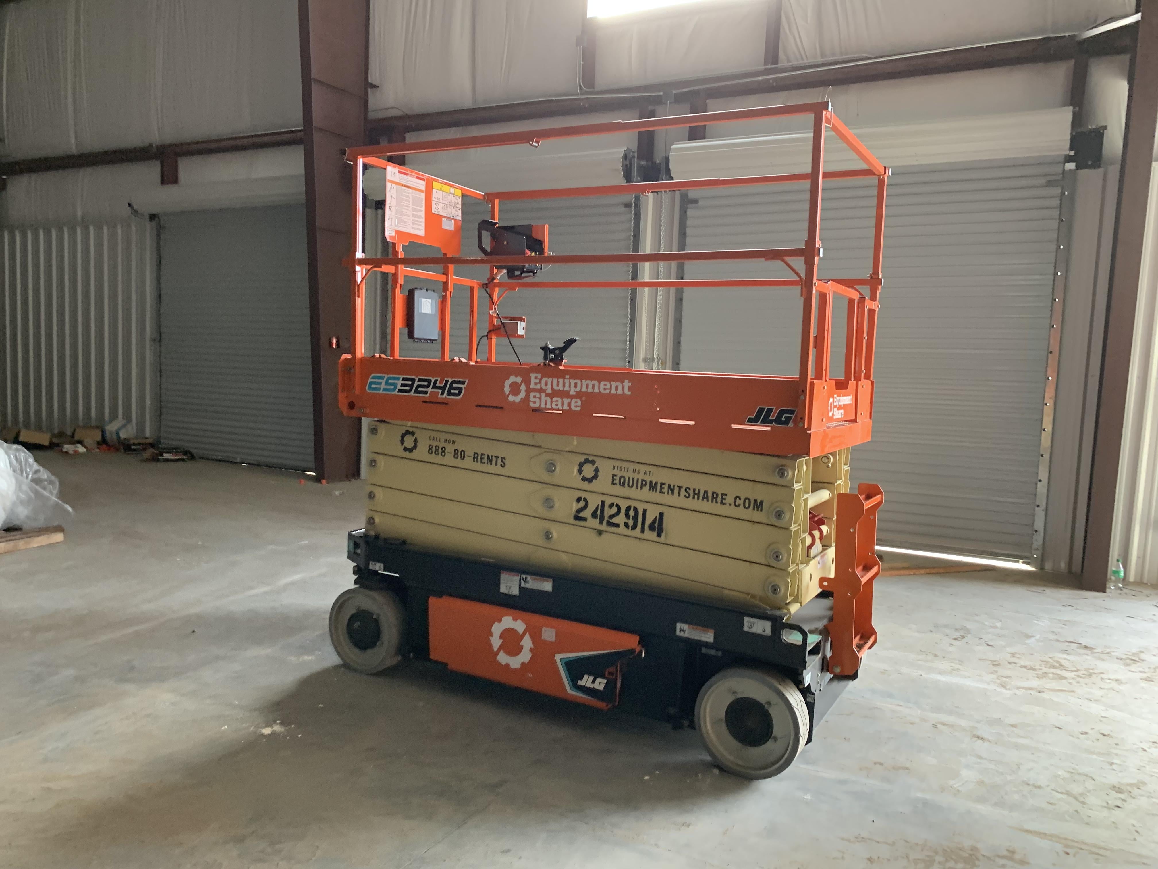 2022 JLG ES3246