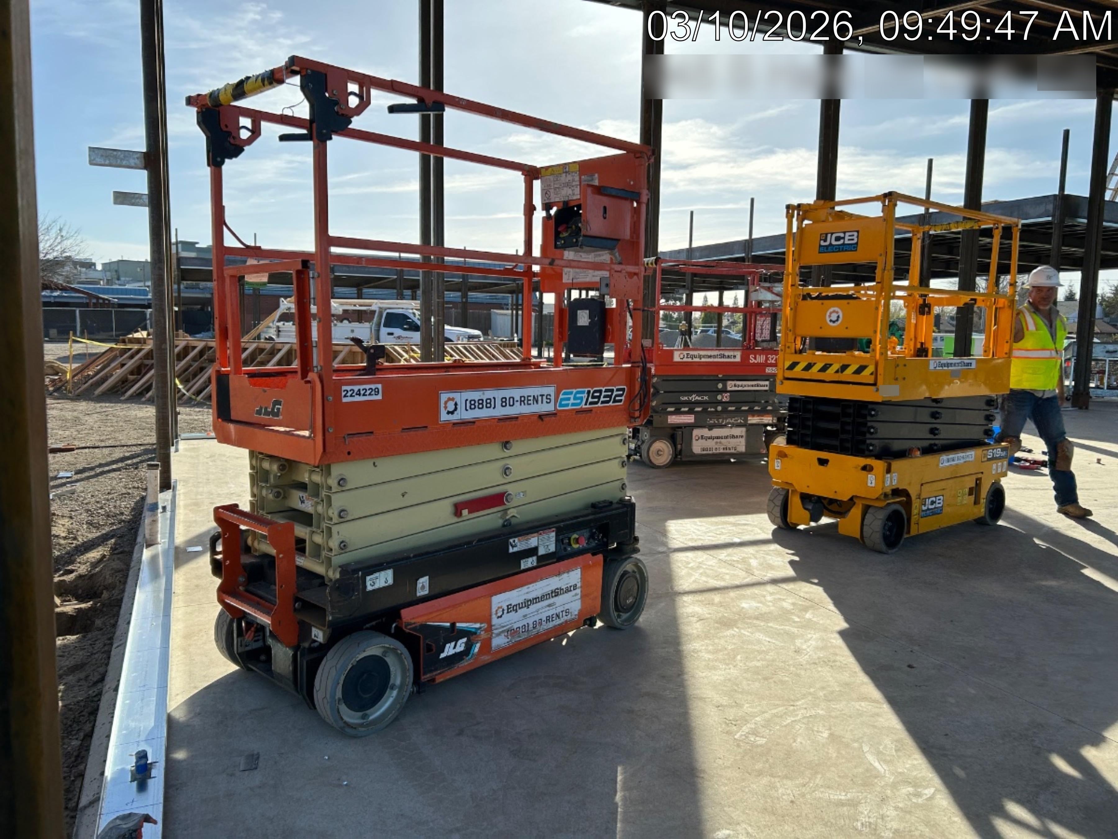 2022 JLG ES1932