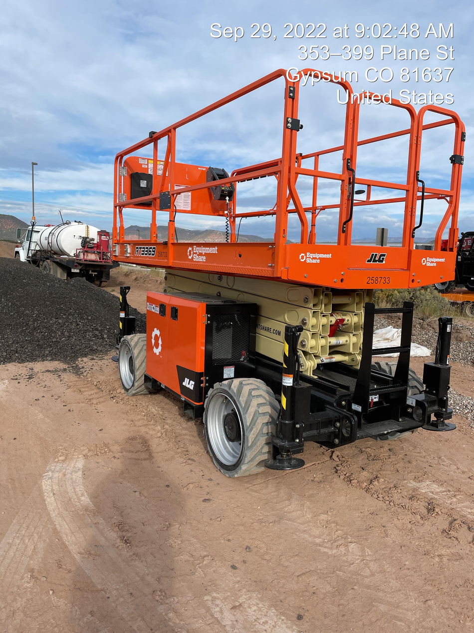 2022 JLG RT3369