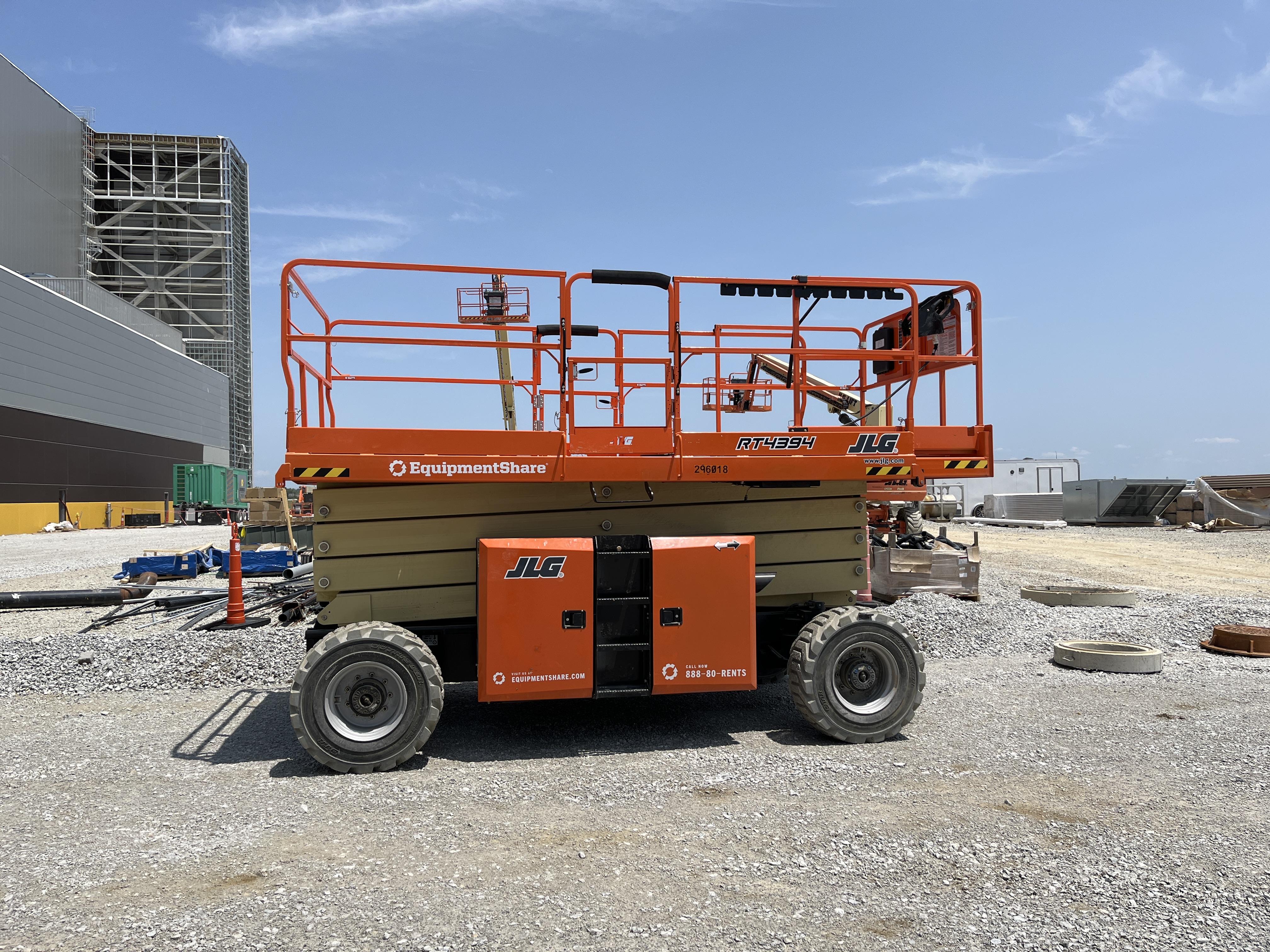 2023 JLG RT4394