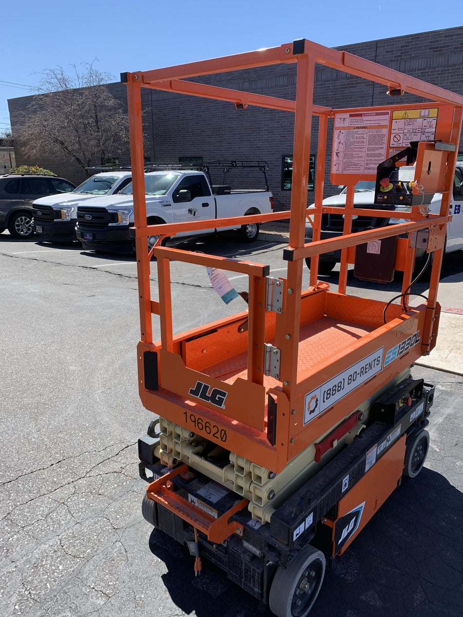 2021 JLG ES1330L
