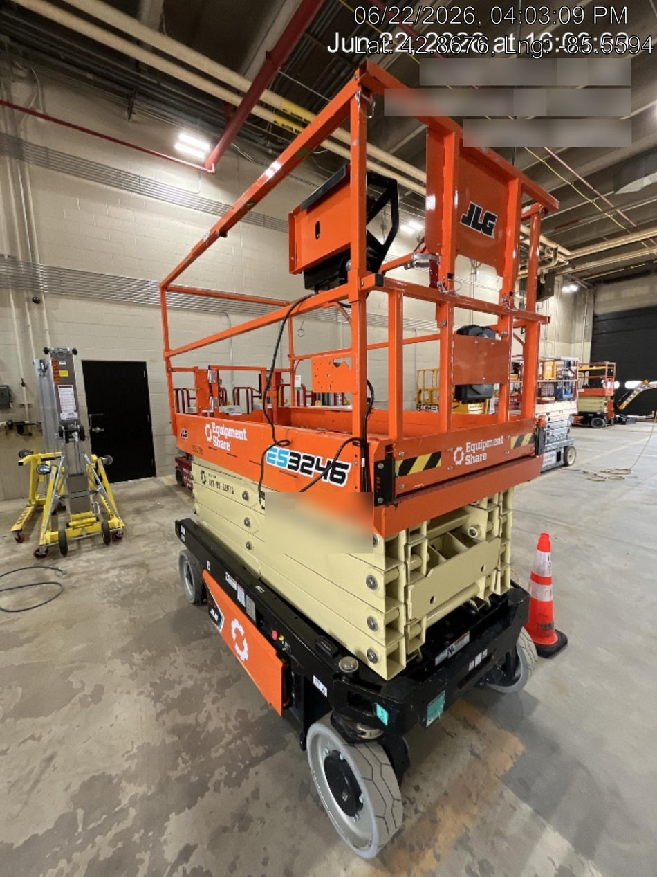 2022 JLG ES3246