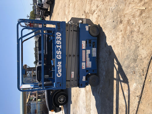 2017 Genie GS-1930 Genie GS-1930 Lift w/Fixed Rail and Chain Entry
