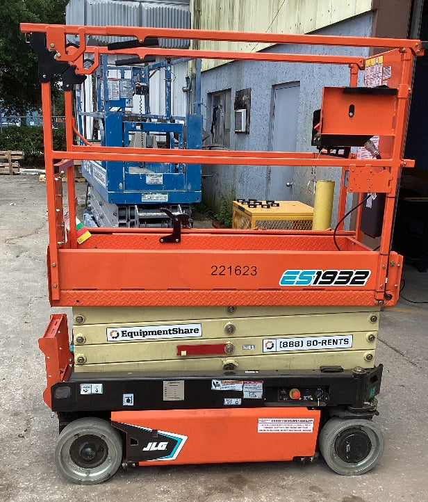 2022 JLG ES1932