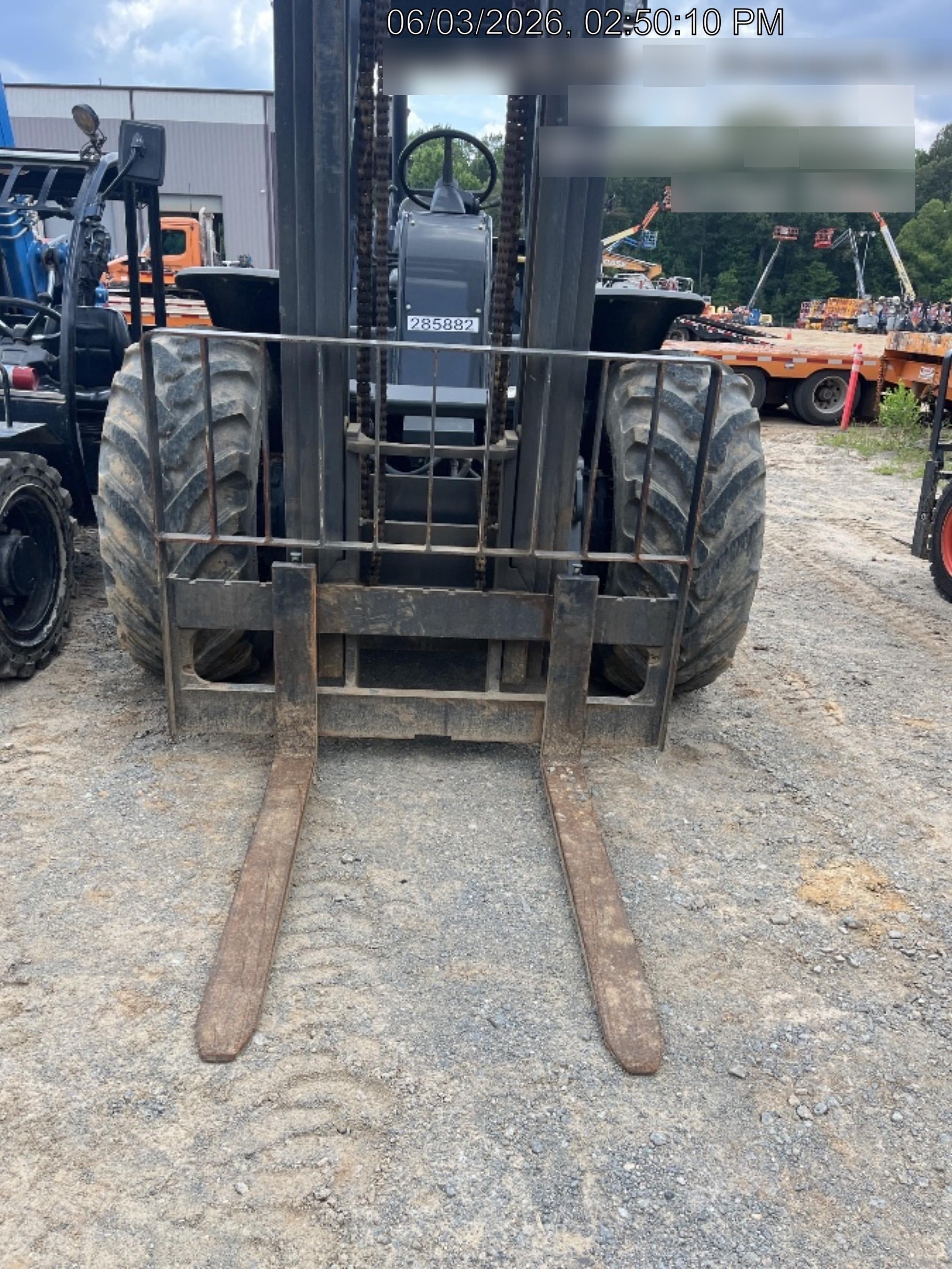 2023 CASE 588H