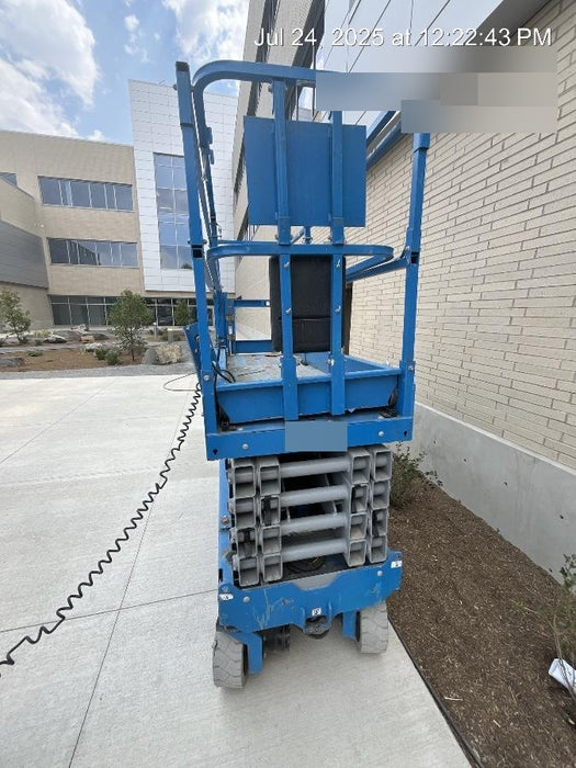 2019 Genie GS-3232 Folding rails with half height swing gate, 800 Amp Inverter