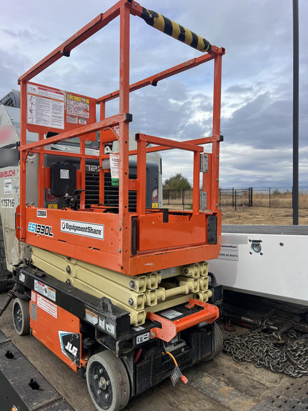 2022 JLG ES1330L