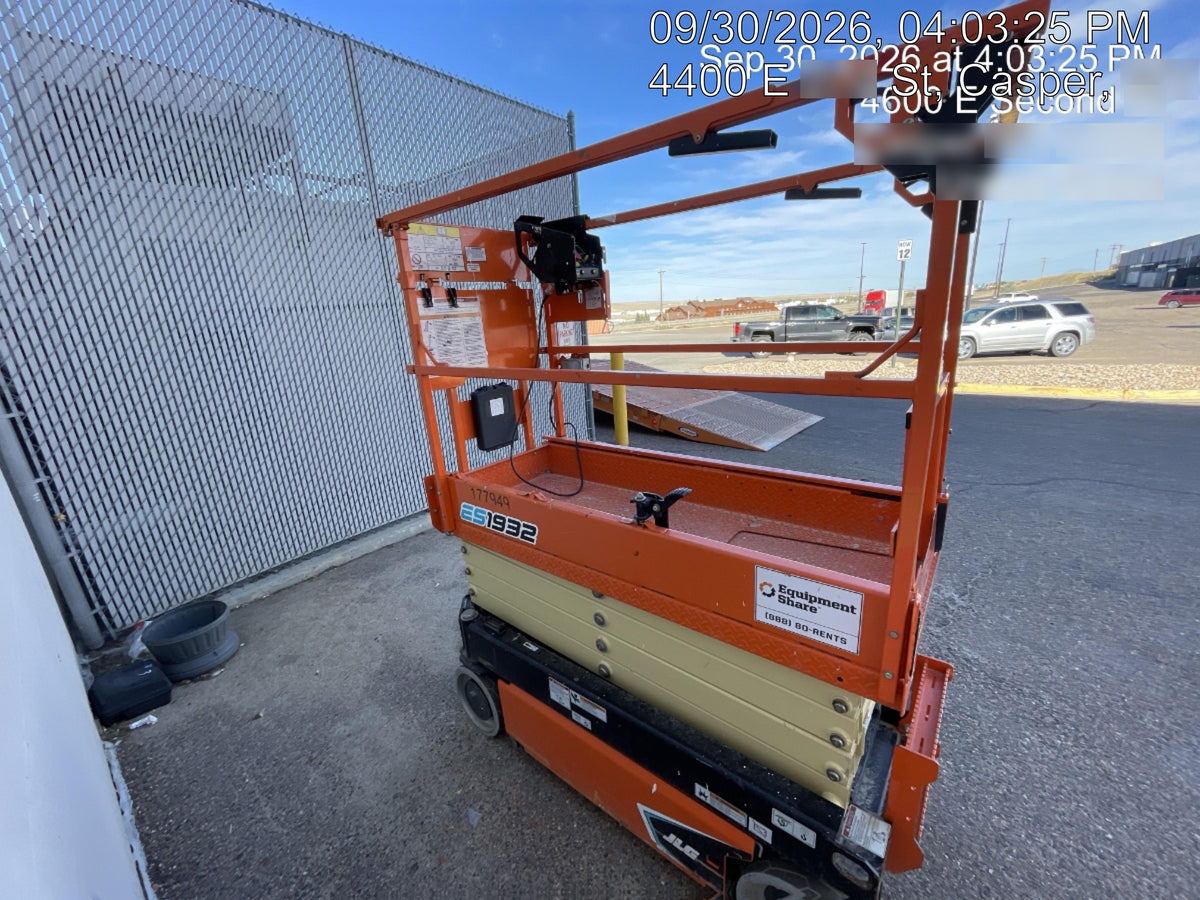 2021 JLG ES1932