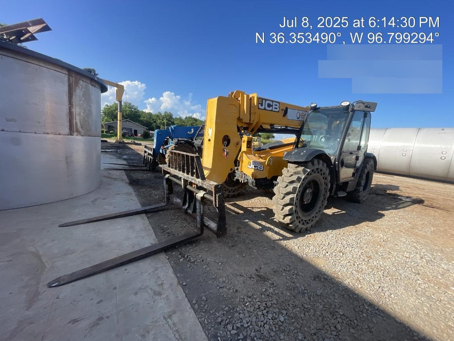 2018 JCB 509-42 74 HP w/CAB/HVAC, Beacon, Aux Hydraulics, Worklights, Solid Tires