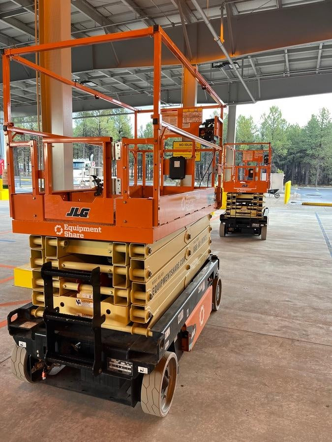 2025 JLG ES3246