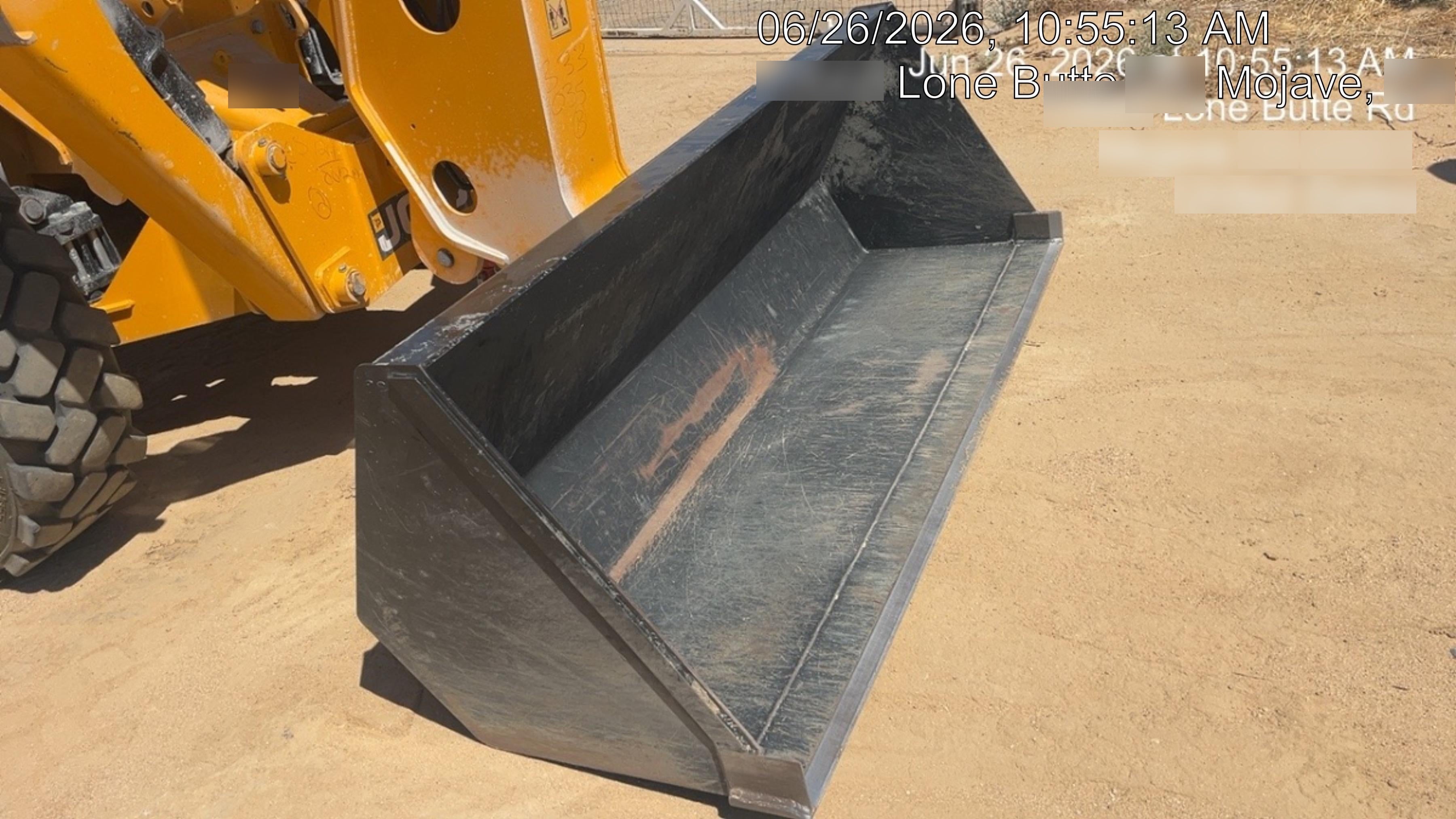 2025 JLG 1001100823