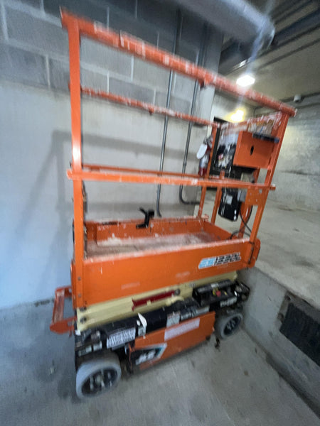 2021 JLG ES1330L