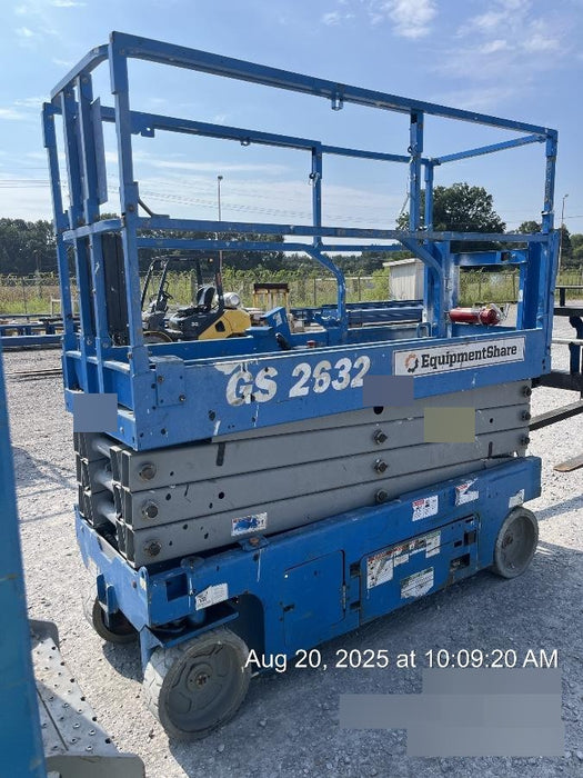 2019 Genie GS-2632 Folding rails with half height swing gate